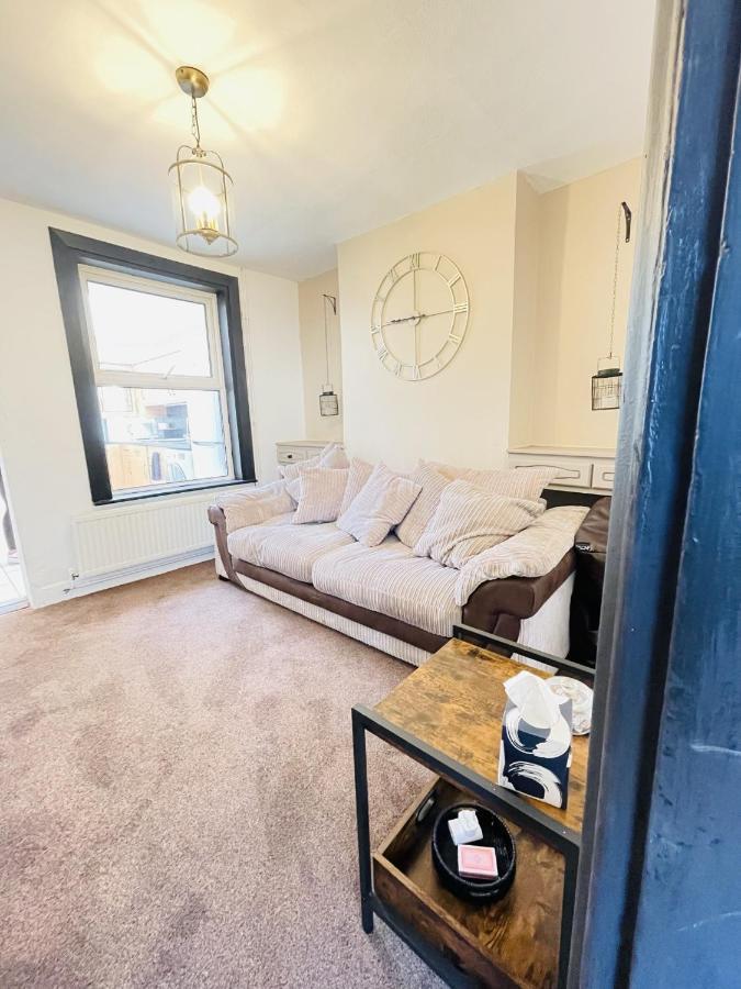 Lovely Dog Friendly, 3 Bed Home Sleeps 8, With Parking & Fenced Garden Work Contractor Leisure, Jasper Cambridge  Bagian luar foto
