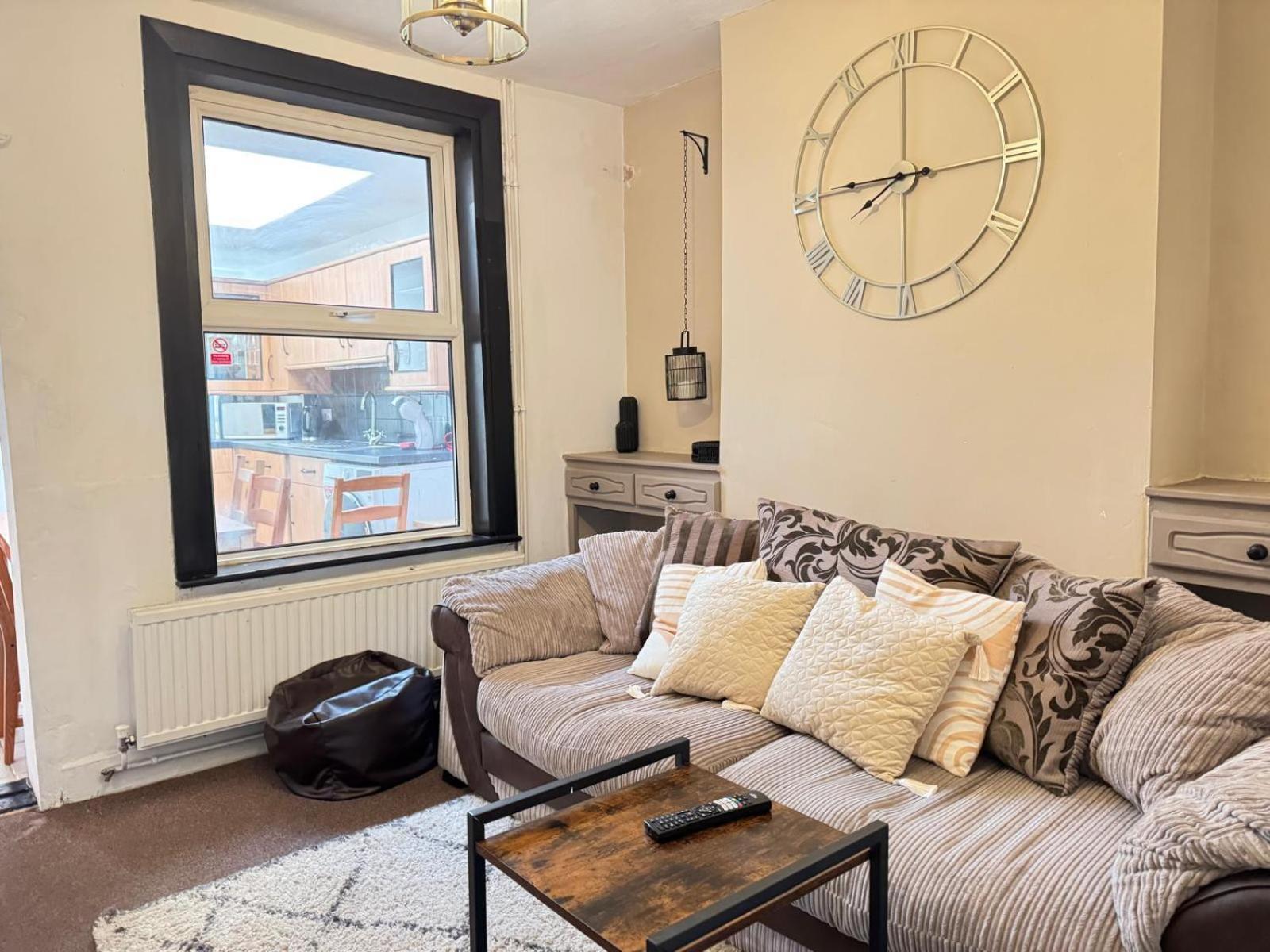 Lovely Dog Friendly, 3 Bed Home Sleeps 8, With Parking & Fenced Garden Work Contractor Leisure, Jasper Cambridge  Bagian luar foto